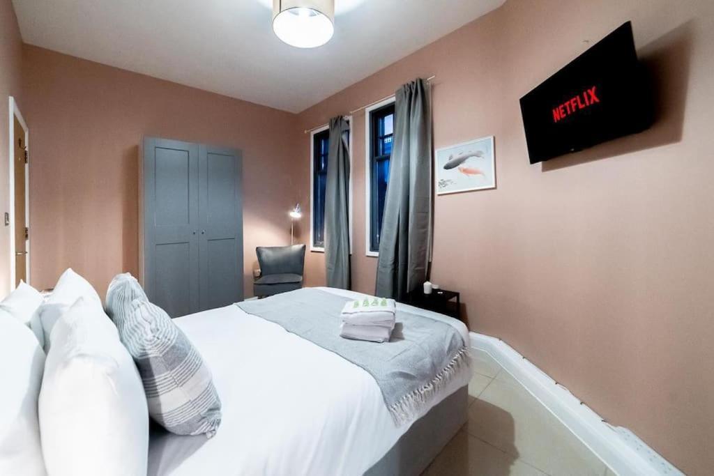 2 Bedroom Apartment ลอนดอน ภายนอก รูปภาพ