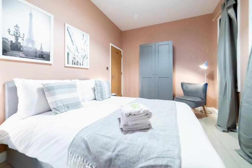 2 Bedroom Apartment ลอนดอน ภายนอก รูปภาพ