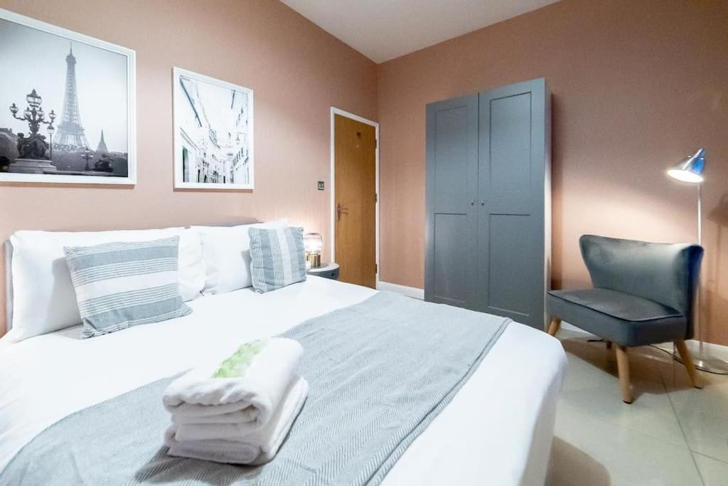 2 Bedroom Apartment ลอนดอน ภายนอก รูปภาพ