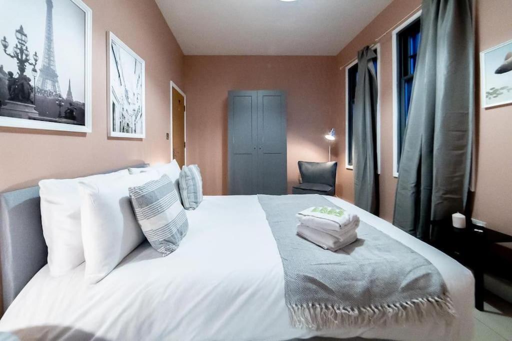 2 Bedroom Apartment ลอนดอน ภายนอก รูปภาพ