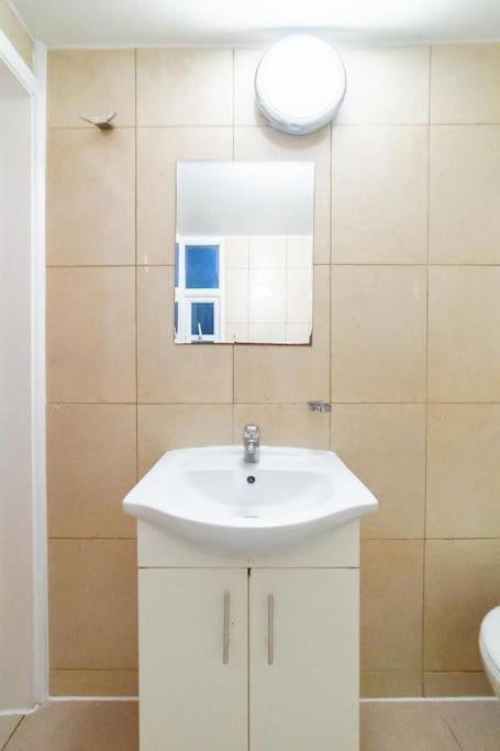 2 Bedroom Apartment ลอนดอน ภายนอก รูปภาพ