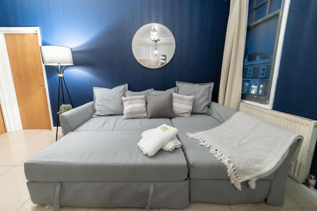 2 Bedroom Apartment ลอนดอน ภายนอก รูปภาพ